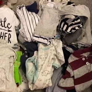 Lot of Newborn boy clothes 0-3 fall